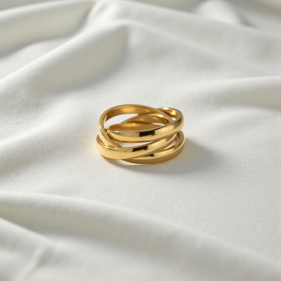The Tria Curve Ring