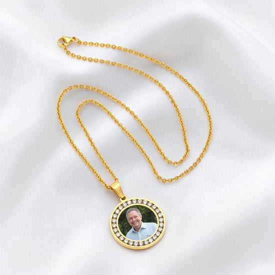 Amaréa Keepsake Pendant