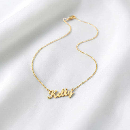 Évara Name Necklace